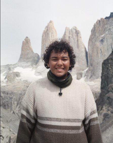 Marcelo Dias diante das montanhas de Torres del Paine